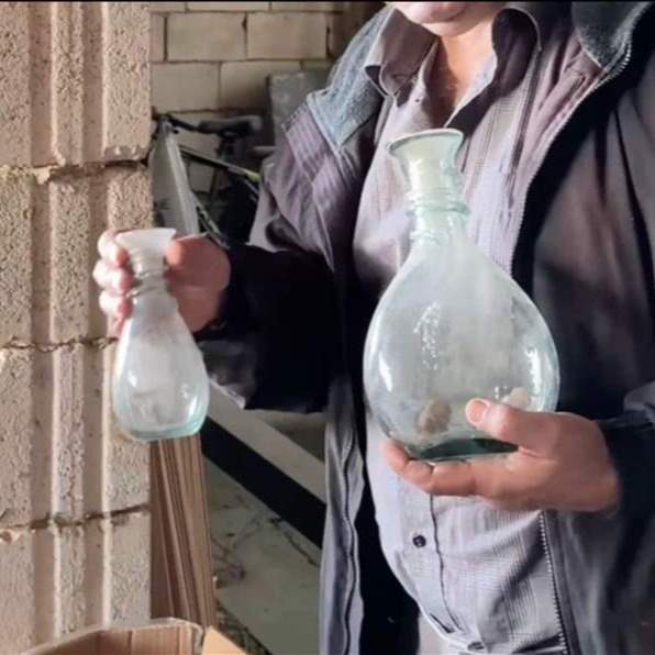 من زجاج مُهمل إلى كنز بيئي.. قصة نقولا و"بنك الزجاج" - تقرير كارين خليل